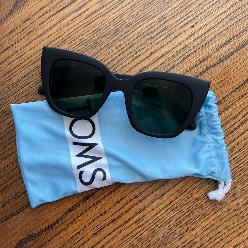 Tom’s sunglasses